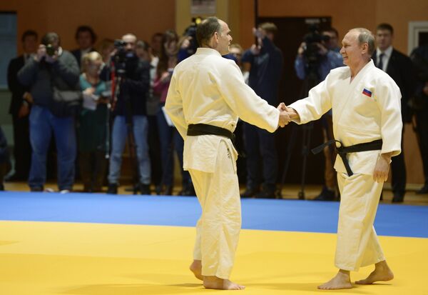 V. Poutine s'est rencontré avec l'équipe russe du judo V. Poutine s'est rencontré avec l'équipe russe du judo - Sputnik Afrique