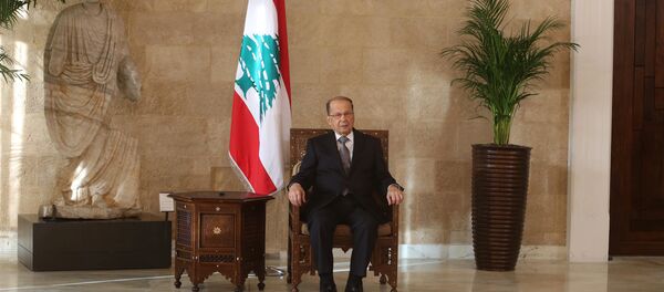 Newly elected Lebanese president Michel Aoun sits on the president's chair inside the presidential palace in Baabda, near Beirut, Lebanon October 31, 2016 - Sputnik Afrique