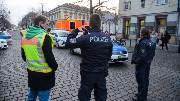 Les policiers évacuent les rues près d'un marché de Noël à Potsdam, le 1er décembre 2017. - Sputnik Afrique