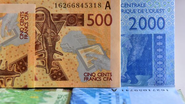 A picture taken on September 12, 2017 shows franc CFA banknotes. - Sputnik Afrique