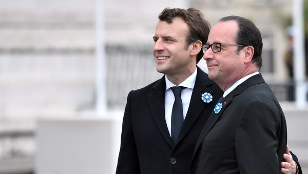 Emmanuel Macron et François Hollande en 2017 - Sputnik Afrique