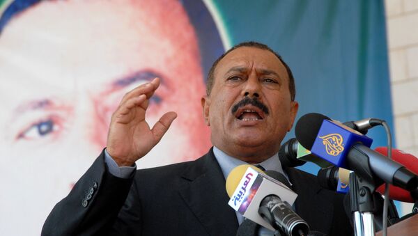 This file photo taken on November 29, 2007 shows Yemen's former president Ali Abdullah Saleh addressing a ceremony to commemorate the 40th anniversary of the British forces withdrawal from Aden. Yemen's Huthi rebels claim ex-president Saleh was killed in the Yemeni capital Sanaa on December 4, 2017. - Sputnik Afrique