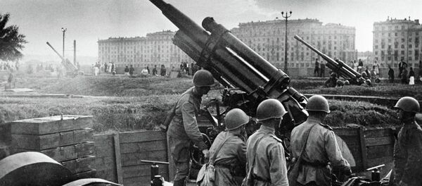 Великая Отечественная война 1941-1945 годов. Оборона Москвы. Зенитный расчет у парка культуры и отдыха имени М. Горького. - Sputnik Afrique