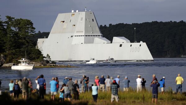 The future USS Zumwalt heads down the Kennebec River after leaving Bath Iron Works Wednesday, Sept. 7, 2016, in Bath, Maine - Sputnik Afrique