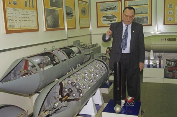 Un écorché de démonstration d’une bombe à sous-munitions Un écorché de démonstration d’une bombe à sous-munitions - Sputnik Afrique