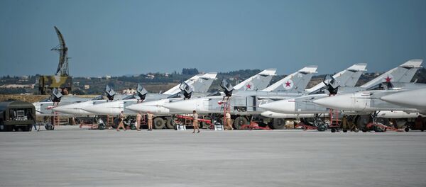 Des bombardiers russes Su-24 à la base aérienne de Hmeimim - Sputnik Afrique