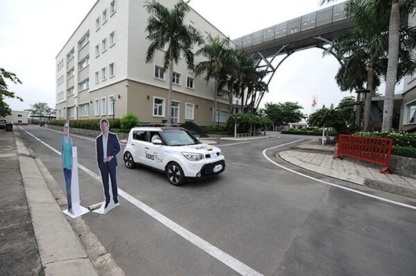 Voiture sans conducteur FPT Software Voiture sans conducteur FPT Software - Sputnik Afrique