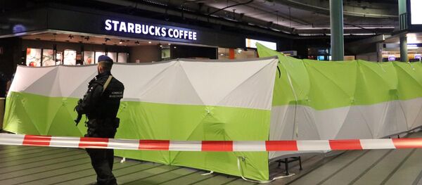 Pays-Bas: la police neutralise un homme armé d'un couteau à l'aéroport de Schiphol Pays-Bas: la police neutralise un homme armé d'un couteau à l'aéroport de Schiphol - Sputnik Afrique
