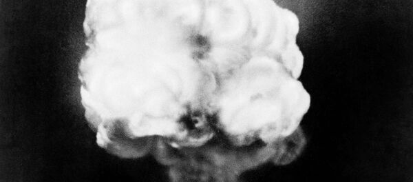 The mushroom cloud of the first atomic explosion at Trinity Test Site, New Mexico. July 16, 1945 - Sputnik Afrique
