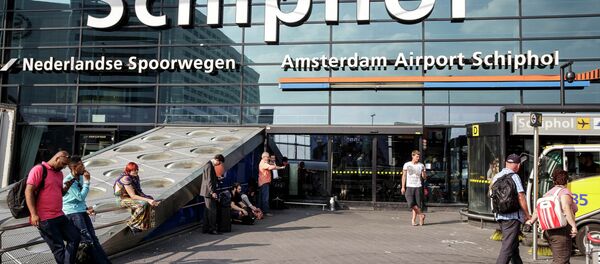 The main entrance of Schiphol airport in Amsterdam, Thursday, July 17, 2014 - Sputnik Afrique