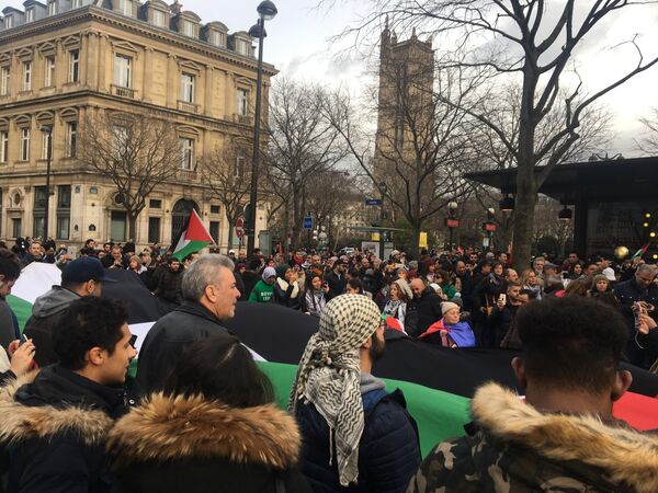 Mobilisation contre la décision de Trump place du Châtelet Mobilisation contre la décision de Trump place du Châtelet - Sputnik Afrique