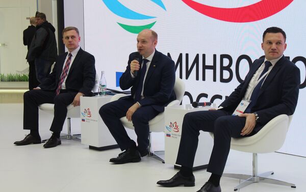 Alexander Galoushka, ministre russe du Développement de l'Extrême-Orient, tient un discours dans le cadre des «Journées de l’Extrême-Orient» à Moscou - Sputnik Afrique