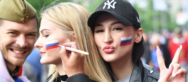 Российские болельщики перед началом матча чемпионата мира по хоккею 2017 между сборными командами Италии и России - Sputnik Afrique