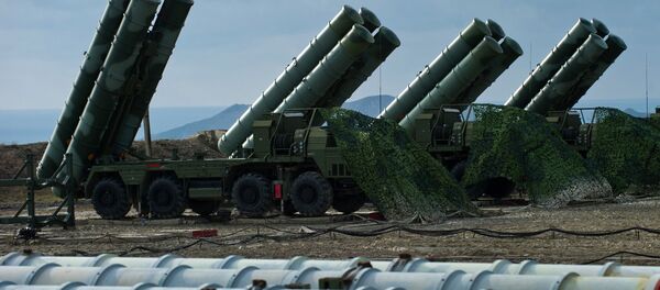 Un régiment de systèmes de missiles sol-air S-400 - Sputnik Afrique