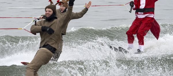 Spectacle de Noël en ski nautique - Sputnik Afrique