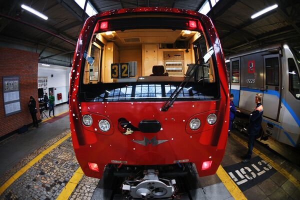 «Voyage au pays de Noël»: le métro moscovite se dote d’un nouveau train thématique - Sputnik Afrique