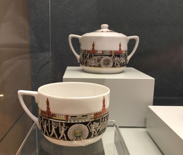 «Révolution de porcelaine. Le rêve d’un nouveau monde»  - Sputnik Afrique