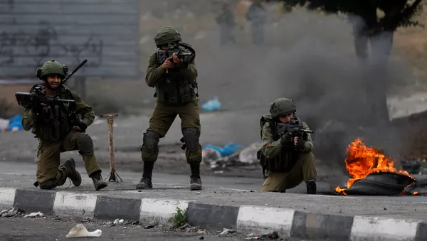Israeli soldiers aim their weapons during clashes with Palestinian demonstrators at a protest as Palestinians call for a Day of Rage in response to U.S. President Donald Trump's recognition of Jerusalem as Israel's capital, near the West Bank city of Nablus December 22, 2017. REUTERS/Mohamad Torokman - Sputnik Afrique