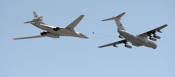 Un T-160 se ravitaillant auprès du Il-78 - Sputnik Afrique