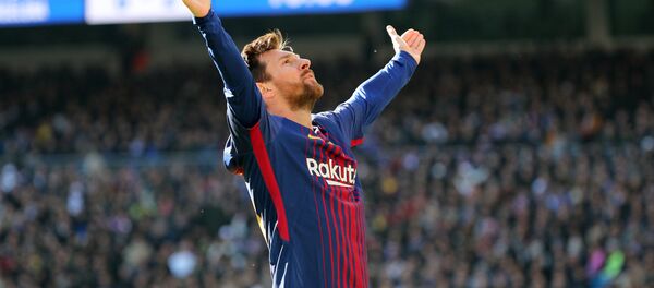 Soccer Football - La Liga Santander - Real Madrid vs FC Barcelona - Santiago Bernabeu, Madrid, Spain - December 23, 2017 Barcelona’s Lionel Messi celebrates scoring their second goal - Sputnik Afrique