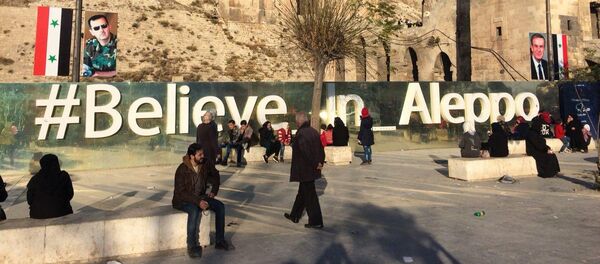 Residents on a street in Aleppo - Sputnik Afrique