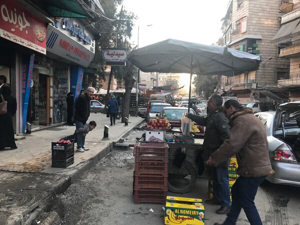 Des citoyens du district de Midan à Alep, en Syrie Des citoyens du district de Midan à Alep, en Syrie - Sputnik Afrique