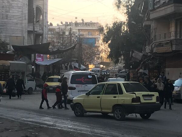 Des résidents du quartier al-Midan à Alep, en Syrie Des résidents du quartier al-Midan à Alep, en Syrie - Sputnik Afrique