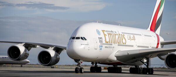 Emirates’ inaugural A380 flight to San Francisco International Airport approaching gate on Monday, Dec. 1, 2014, in San Francisco - Sputnik Afrique