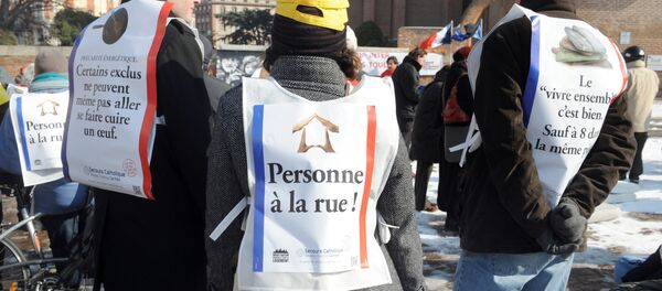 Des matelas sont entreposés devant la préfecture à Toulouse, le 09 février 2012 pendant une manifestation de professionnels de la réinsertion, membres d'associations citoyennes ou d'organisations comme Médecins du monde ou le Secours catholique, pour symboliser chacun une personne laissée à la rue. - Sputnik Afrique