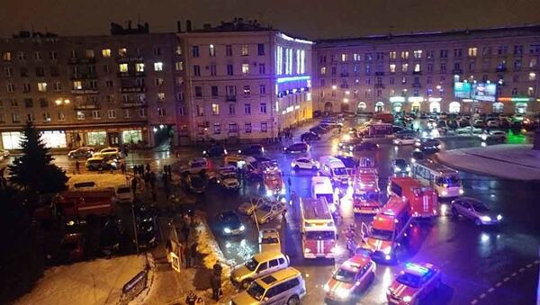 Ситуация на месте взрыва в магазине Перекресток в Санкт-Петербурге - Sputnik Afrique