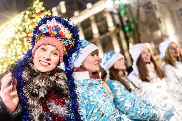 Que la fête commence! Le défilé des Filles de neige à Moscou - Sputnik Afrique