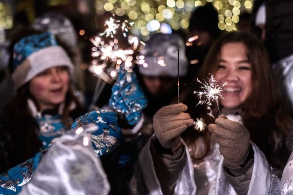Que la fête commence! Le défilé des Filles de neige à Moscou - Sputnik Afrique