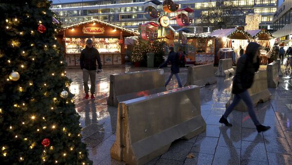 Anti-Terror-Sperren auf dem Weihnachtsmarkt in Berlin - Sputnik Afrique