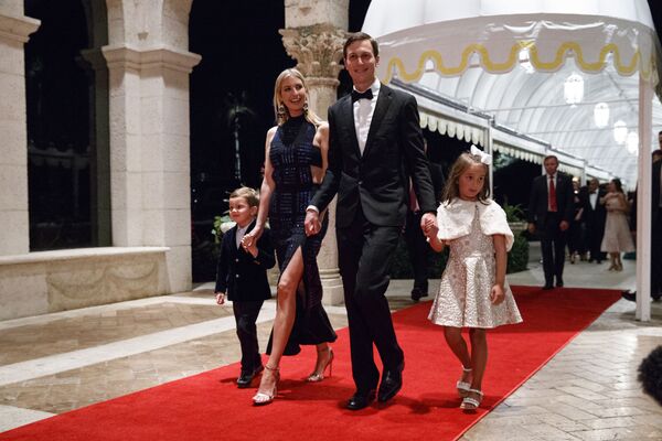 Ivanka Trump avec son mari et ses enfants lors d’un gala de Nouvel An en Floride - Sputnik Afrique