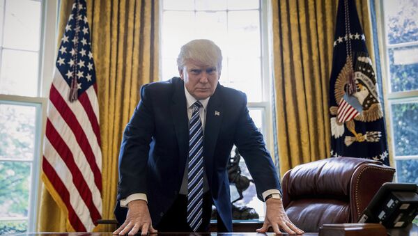 In this April 21, 2017, file photo, President Donald Trump poses for a portrait in the Oval Office in Washington after an interview with The Associated Press. - Sputnik Afrique