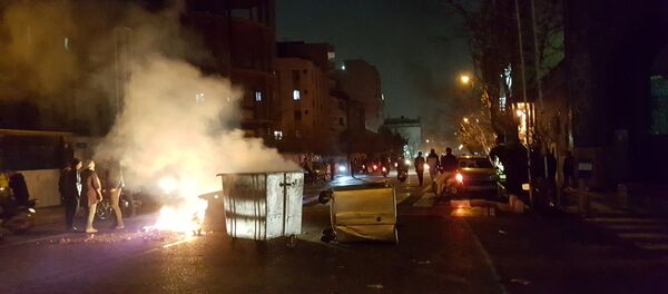 Les gens protestent à Téhéran - Sputnik Afrique