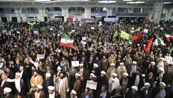 Iranian protesters chant slogans at a rally in Tehran, Iran, Saturday, Dec. 30, 2017 - Sputnik Afrique