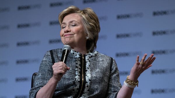 L'ancienne secrétaire d'État Hillary Clinton s'exprime lors de l'événement Book Expo à New York - Sputnik Afrique