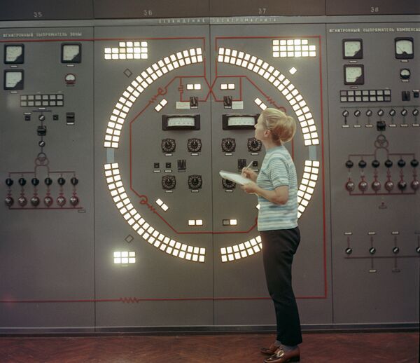 Poste de contrôle d’un synchrophasotron (accélérateur de particules) soviétique - Sputnik Afrique