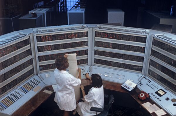 Des employés du centre informatique d’Akademgorodok,à Novossibirsk - Sputnik Afrique