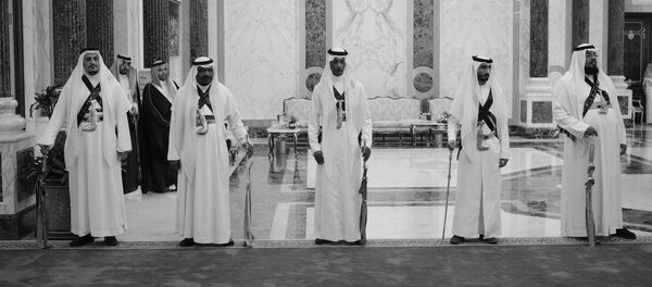 Palace guards are seen in the Saudi Royal Court where US President Donald Trump was due to receive Order of Abdulaziz al-Saud medal in Riyadh on May 20, 2017. - Sputnik Afrique