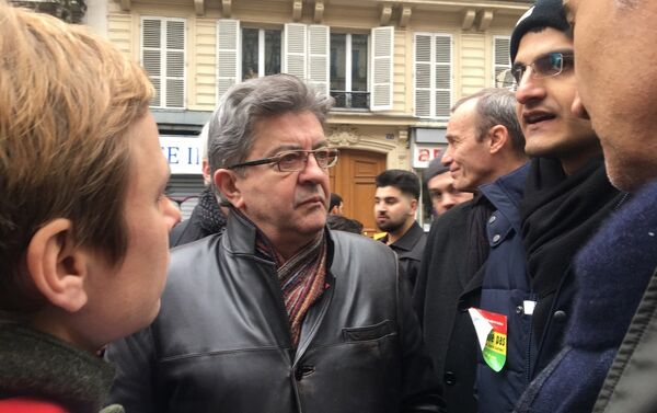 Jean-Luc Mélenchon à une manif en hommage aux militantes kurdes tuées à Paris - Sputnik Afrique