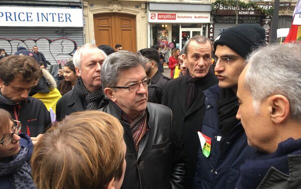 Jean-Luc Mélenchon à une manif en hommage aux militantes kurdes tuées à Paris - Sputnik Afrique
