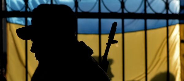 The silhouette of a Ukrainian soldier is seen against a Ukrainian flag as Ukrainian soldiers wait inside the Sevastopol tactical military brigade base in Sevastopol on March 3, 2014. - Sputnik Afrique