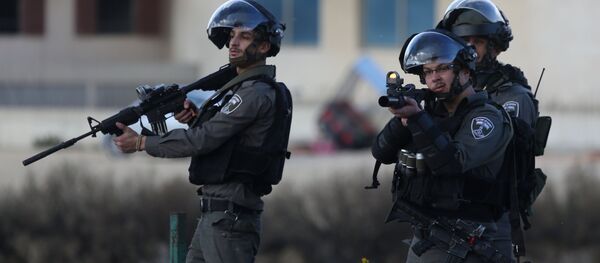 Israeli soldiers during clashes with protesters in Palestine against the decision to recognize Jerusalem as the capital of Israel - Sputnik Afrique