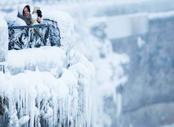 Le spectacle impressionnant des chutes gelées du Niagara - Sputnik Afrique