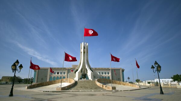 Flags of Tunisia flutter at the city hall in Tunis on October 24, 2011 - Sputnik Afrique