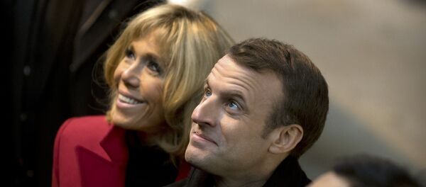 Emmanuel Macron et Brigitte Macron - Sputnik Afrique