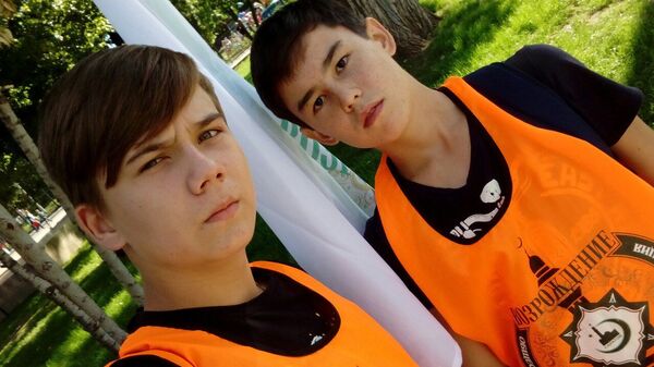 Nariman (à gauche) et son ami - Sputnik Afrique