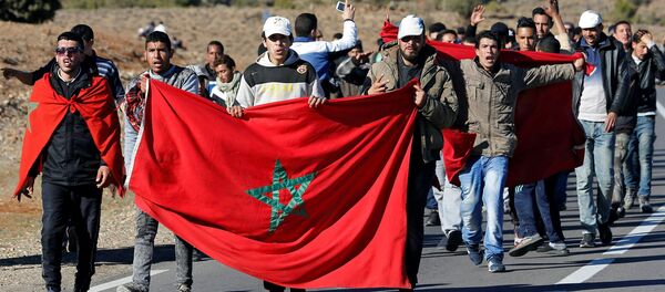People shout slogans during a protest after two miners died while working in a clandestine coal mine, in Jerada, Morocco December 29, 2017. - Sputnik Afrique